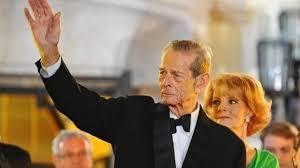 Regele mihai era asistat de o echipă de medici, asistenți medicali și infirmieri: Principesa Margareta Fac Un LegÄƒmant In FaÈ›a Romanilor Farul CÄƒlÄƒuzitor Al Regelui Mihai Nu Se Va Stinge NiciodatÄƒ Antena 3