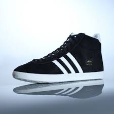 Chaussures Adidas Modele Gazelle Mid Tige En Suede De Qualite Superieure Details Contrastes En Adidas Gazelle Sneaker Adidas Sneakers Adidas Superstar Sneaker