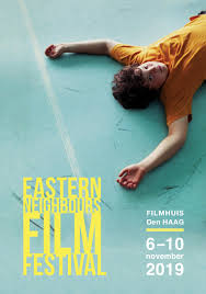 Un film despre credințe, artă și putere, distanța dintre mine și mine explorează fricțiunea dintre memoria personală și arhiva oficială, dintre sunt revelate astfel dileme etice și estetice care sunt deopotrivă parte din trecutul nostru și prefigurate în viitor. Enff 2019 Catalogue By Enff Issuu