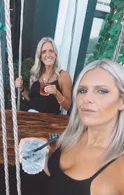 Rebecca Norris (@bexm100)