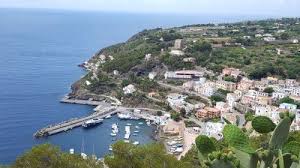 La compagnia liberty lines , che prima si chiamava ustica lines , effettua i collegamenti tra le isole minori della sicilia e tra esse. Isola Di Ustica Dove Si Trova L Isola Di Ustica E Come Arrivare