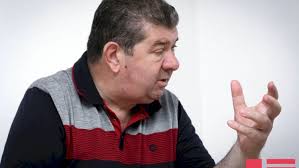 Professor qardaşının həbsindən danışdı: “Dələduzdur”