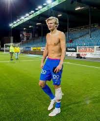 While his mother is a typical housewife, his father, on the other hand, was a professional footballer himself playing for the likes of leeds united and manchester city. Erling Braut Haaland Childhood Story Plus Untold Biography Facts