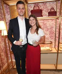 Dieser war medienberichten zufolge einst ebenfalls ein adoptivsohn von flordelis gewesen. Tochter Von Uschi Glas Mein Mann Hat Mich Entfuhrt