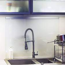 Donnez à votre cuisine un look moderne et épuré. Creer Votre Credence Sur Mesure En Verre Trempe Soglass