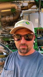 Any other Deere guys have fan belt issues? #farmtok #9900i #harvest2021  #johndeere #99hunit #cowchow