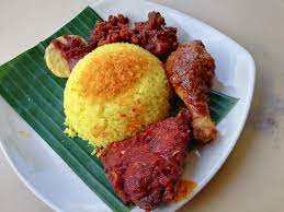 Kegemaran tua muda memasak resepi nasi kuning santan enak dan mudah berikut ini memang harus sabar bila nak buat masakan ini dan sudah tentu memang kena perancangan yang betul kalau nak masak ni tentu ini diperolehi dari tukang masak bagi majlis kenduri kahwin. Resepi Nasi Lemak Kuning Sabah