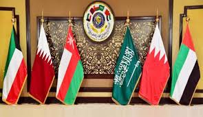 وقد خرج الاف المتظاهرين في ثماني عشرة محافظة بينها العاصمه لاعلان رفضهم لتوقيع المبادرة الخليجيه بسبب ما تضمنته من حصانة تحمي الرئيس من الملاحقة القضائية. Yxy7e3vexnpowm