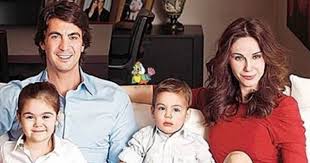 Aile mahkemesi'nde şiddetli geçimsizlik nedeniyle boşandı. Ibrahim Kutluay Ve Demet Sener Bosandi