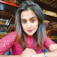 Darshna Khatri's Instagram, Twitter & Facebook