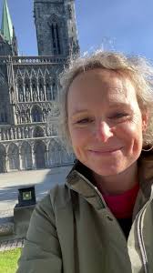 Årets tema for Verdensdagen for psykisk helse er VI TRENGER Å HØRE TIL❤️  Forskning viser at det å gjøre noe meningsfullt sammen med andre er viktig  for å motvirke ensomhet, utenforskap og