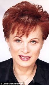 The deeper root color, also known as a shadow root, can reflect less light and make some hairstyles appear smoother and flatter. Important Inspiration 28 Short Haircuts For Female Pattern Baldness