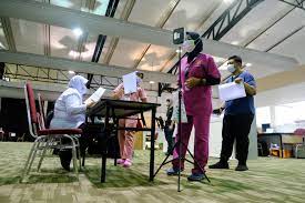 A healthcare worker prepares the vaccine. Malaysia Plans To Introduce 20 Billion Ringgit Economic Package Bloomberg