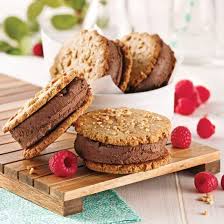 Gateau Mousse Aux Trois Chocolats Les Recettes De Caty In 2020 Delicious Desserts Desserts Mousse Dessert