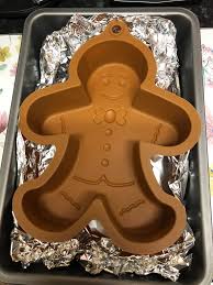 Was quite chuffed with myself. My effort making Jane's gingerbread  cheesecake for a family meal yesterday. The sides aren't as smooth as I'd  like, but it didn't try to escape when released