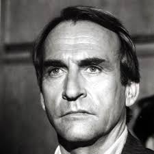 Remembering actor James B. Sikking, who was the first actor to portray  Leonard Taft in “The Fugitive.” The episode was “Home Is The Hunted,” which  aired during season one. R.I.P. 🌹