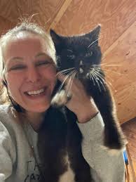 Can I help rehome a biscuit-loving garage cat?