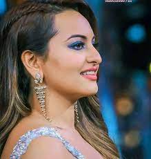 Indian bollywood actress sonakshi sinha showcases a creation by designer nadita mahtani at the bombay times fashion week 2018 in mumbai on march. Sonakshi Sinha Asmaa On Instagram Gorgeous Most Beautiful Indian Actress Beautiful Indian Actress Bollywood Actress Hot Photos