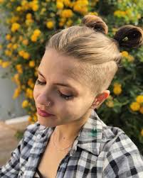 Coupe de cheveux courts femme printemps ete 2015 plus. 1001 Versions Funky Et Originales De La Coupe Rasee Pour Femme