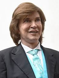 Cuando una estrella mundial podía citar a una joven reportera en un bar para tomar whiskys y patatas bravas. Camilo Sesto Wikipedia