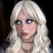 Witch 🕷 على X: "Antes habían tenido otro hijo, Keith que nació en 1955.  Diane tenía 15 años cuando se unió a Leo. Leo Dale Pitman, era pedófilo. El  señor Dale pasó