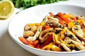 Fettine di pollo con peperoni. Straccetti Di Pollo E Peperoni Con Salsa Di Soia Bacchette E Pomodoro