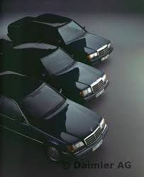 Mercedes Benz Gruppen Produktfoto Pkw 1990 Unten S Klasse Limousine Der Baureihe 126 Limousine Mercedes Benz World Mercedes Benz Trucks Mercedes Benz 190