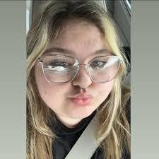 Samantha Olivarez's Instagram, Twitter & Facebook