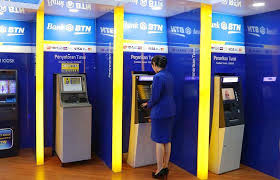 Cara bobol mesin atm paling banyak dicari orang di internet. Cara Mengambil Uang Di Atm Btn Tarik Tunai Dengan Mudah