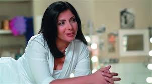 منى زكي هي زوجة الفنان الكوميدي أخمد حلمي، وتزوجته في 4 أيار/مايو عام 2002. Ø§Ù„ØµÙ†Ø¯ÙˆÙ‚ Ø§Ù„Ø£Ø³ÙˆØ¯ ÙŠØ¤Ø±Ù‚ Ù…Ù†Ù‰ Ø²ÙƒÙŠ