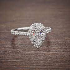 The pear diamond is 27.3% less expensive than the round brilliant. Do People Wear Pear Shaped Diamonds For An Engagement Ring