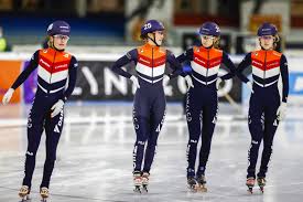De overige rijdsters voor de relay zijn rianne de vries en xandra velzeboer. Shorttrackers Missen Haar Nog Elke Dag Maar In Thialf Rijdt Lara Een Beetje Mee Foto Gelderlander Nl