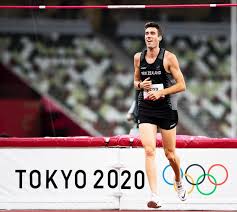 Hamish Kerr holds his nerve to secure high jump glory