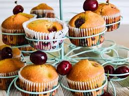 Recette De Muffins Moelleux Aux Cerises Et Aux Amandes Recette Muffins Moelleux Recette Muffin Muffins