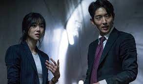 Driven by the desire to avenge his mother, a former gangster turned lawyer uses both his fists and the loopholes in law to fight against those with absolute power. Lawless Lawyer à¸£ à¸§ à¸§à¸«à¸ à¸ Reviewnung Com
