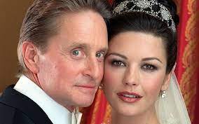 In Pictures Catherine Zeta Jones And Michael Douglas Catherine Zeta Jones Celebrity Wedding Photos Celebrity Weddings