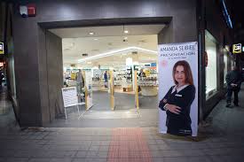 La casa del libro cada año hace y recibe miles de compras de millones de personas. Asi Fue La Presentacion De Amanda Seibiel En Casa Del Libro