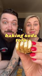 BAKING SODA ON TOFU 🤔🧑‍🔬 Follow @vegan_punks for everything tofu, and  grab the details below., Thanks to @tifflovestofu for this tip