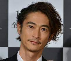 Yosuke kubozuka has been a model for many magazines and tv commercials before starting out his acting career where he debuted in a 1995 tv crime drama. æ°¸é ã®æŽ¨ã— ã«å…±æ„Ÿã®å£°æ®ºåˆ° èœ·å·å®ŸèŠ±ãŒçªªå¡šæ´‹ä»‹ã‚' ä¹…ã—ã¶ã‚Šã«æ'®å½± æœ€å¾Œã®å†™çœŸãŒå¯æ„›ã™ãŽ Coconuts
