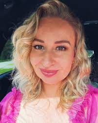 Mitä ahminnan jälkeen? Tarpeeksi kauan, tarpeeksi hyvää ja tarpeeksi  paljon. Olivat tärkeimmät sanat, jotka jäivät mieleen tämän viikon  terapiakerrasta @laurausuojanen kanssa. Palataan turvallisten ja  hallinnantunnetta lisäävien toimien äärelle. Tein ...