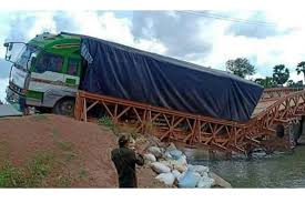 Collapsed bridge Overloaded truck driver released | Phnom Penh Post