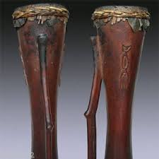 Sebenarnya alat musik ini hampir mirip dengan gendang, baik cara memukul, bentuk maupun bahan yang yang digunakannya yaitu kayu dan kulit hewan. Adat Seni Dan Budaya Papua Alat Musik Tradisional Tifa Halo Dunia