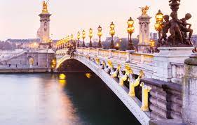 Channel ini berisi tentang kehidupan saya di paris, perancis dengan beberapa segment, antara lain :jalan2paris : 15 Tempat Menarik Di Paris Romantik Dan Sesuai Untuk Percutian Ammboi