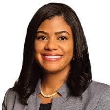 Aline Venturin's Instagram, Twitter & Facebook