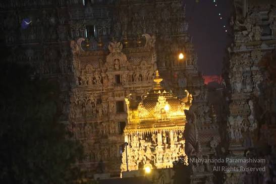 Breathtaking pictures of the Madurai Meenakshi temple from Shyamalapeeta Sarvajnapeetham! Blessed we are, to experience and live with Devi Meenakshi and Lord Sundareshwara so close physically. Enjoy the Darshan and share it