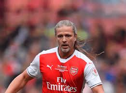 Petit , da oltre 30 anni un marchio prestigioso dell'abbigliamento total look per bambini cerimonia & fashion, da 0 a 12 anni. Emmanuel Petit Booking Agent Talent Roster Mn2s