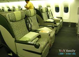 中國福建湄洲祖廟供奉的媽祖乘搭商務艙，南下抵到馬來西亞首都吉隆坡。 究竟為甚麼神靈要在東南亞出巡？ 背後有甚麼故事？ 為什麼神靈要坐商務艙？ 三位神靈「出席」中馬媽祖文化交流會活動、「外訪」馬來西亞及新加坡。 Mk3ap04vxgfjpm