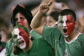 A goal kick and the 'eh, puto' chant at at game between mexico and the us in 2015. Futbol Fans Soccer World Soccer Tickets Mexico Soccer