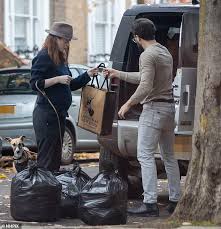Kit harington and wife rose leslie are expecting their first child together. Pregnant Rose Leslie Displays Her Baby Bump As She Steps Out With Husband Kit Harington Daily Mail Online