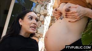Breastfeeding preggo and nackt